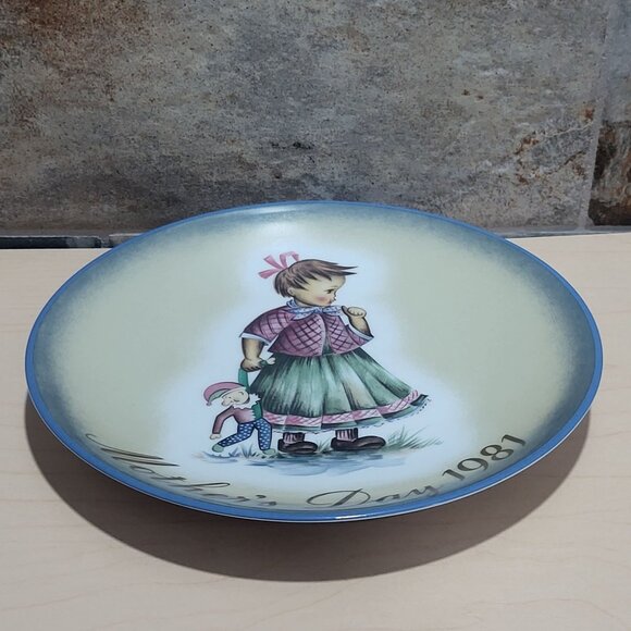 Schmid Hummel Mothers Day 1981 Playtime Decorative Wall Hanging Plate - Picture 10 of 11